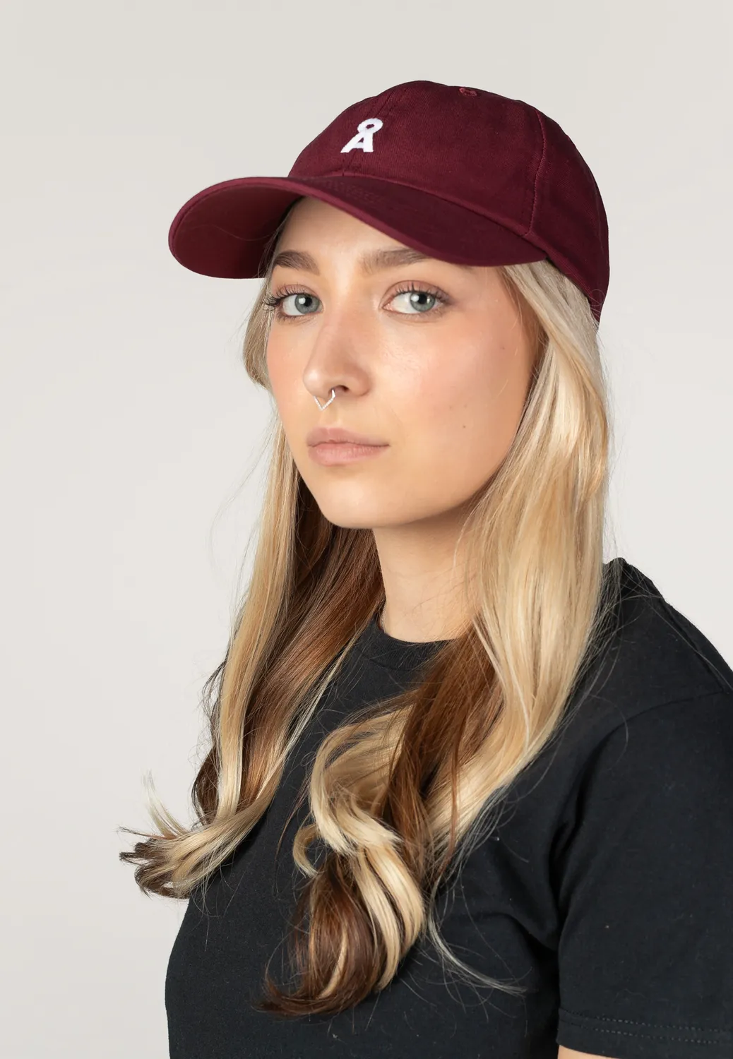 Yenaas Bold W Velvet Red Cap Rot Strapback Onesize