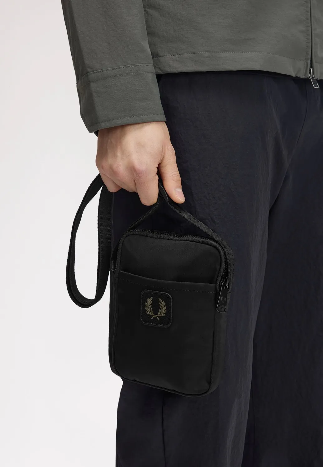 Impericon Crinkle Nylon Small Side Tasche Schwarz