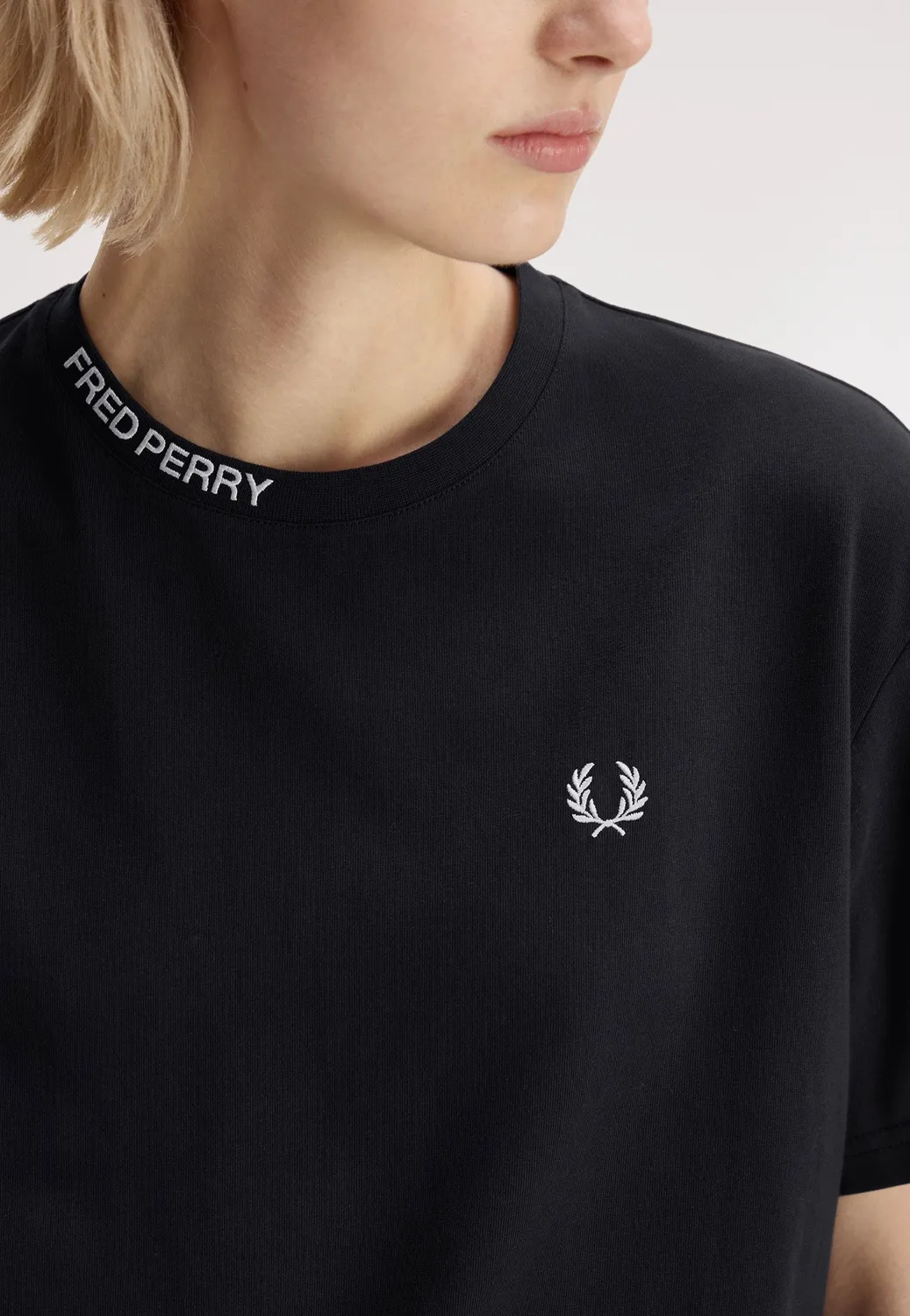 Impericon Embroidered Black T-Shirt Damen schwarz S
