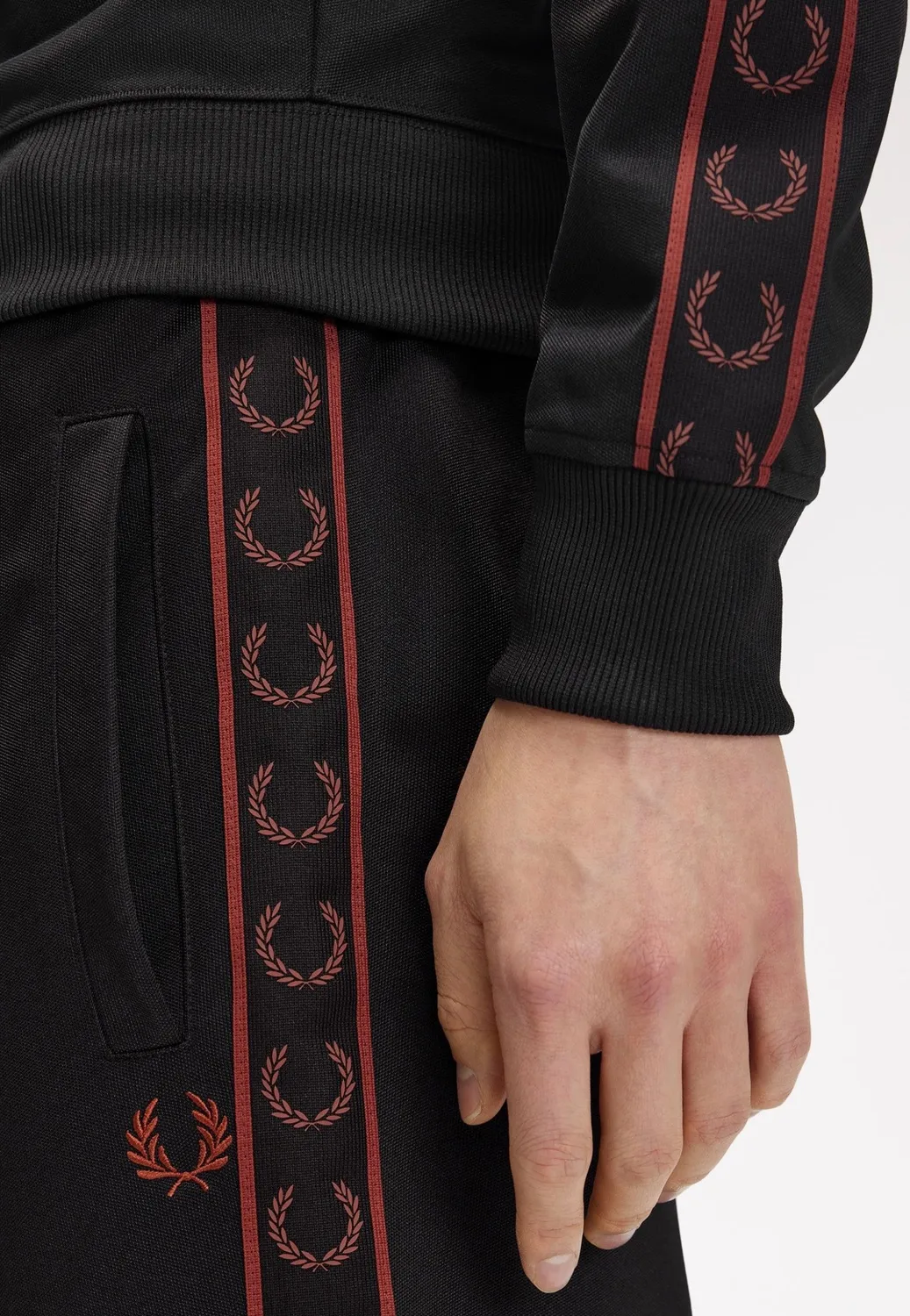 Impericon Contrast Tape Track Black Jogginghose