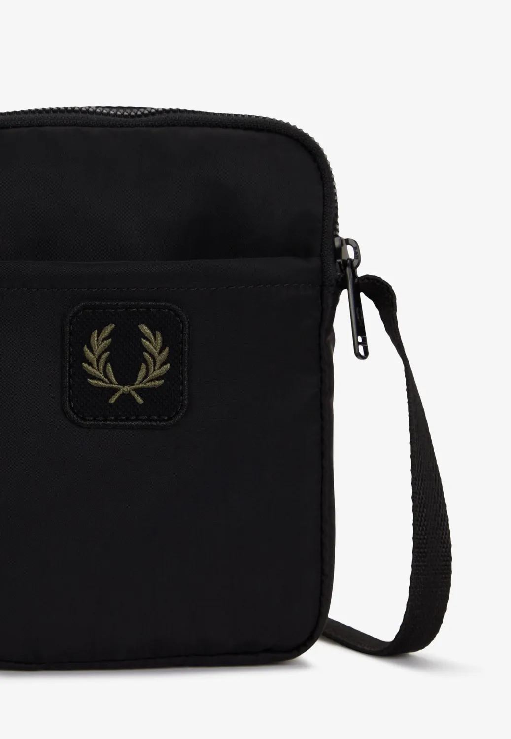 Impericon Crinkle Nylon Small Side Tasche Schwarz