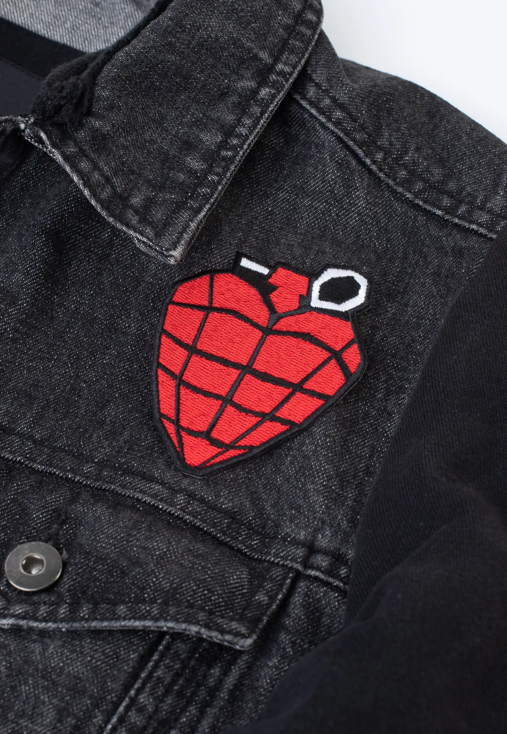 Impericon Grenade Aufnäher rot Onesize Polyester